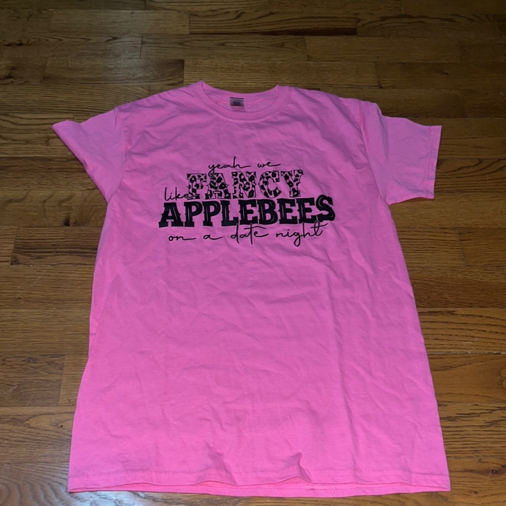 New Azalea color Fancy Like Applebees on a Date Night T-Shirt size Medium